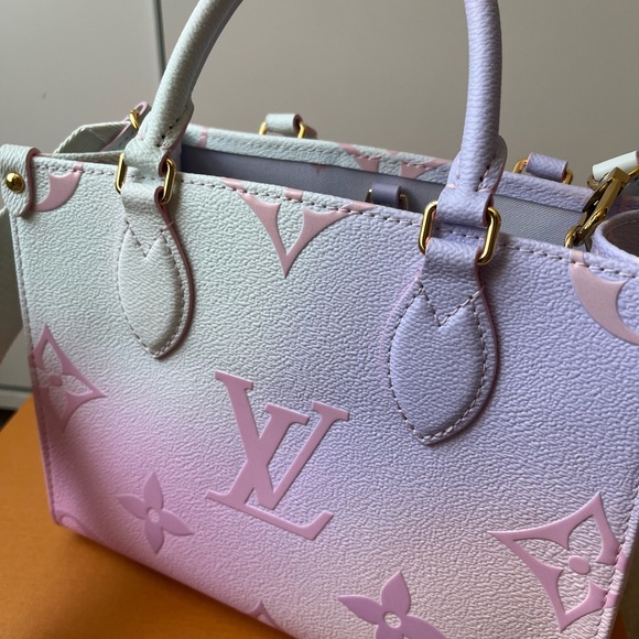❗️SOLD ❗️LV On the Go PM Sunrise Pastel 🦄🦄🦄 - Picture 4 of 7